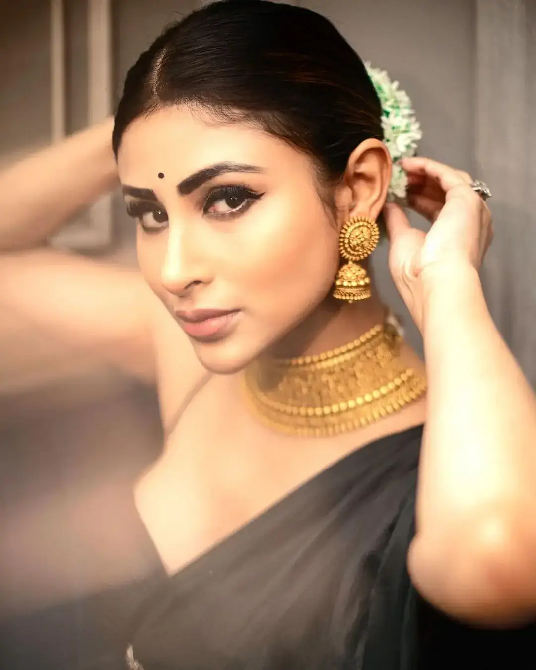 Indian TV Actress Mouni Roy in Sleeveless Black Saree